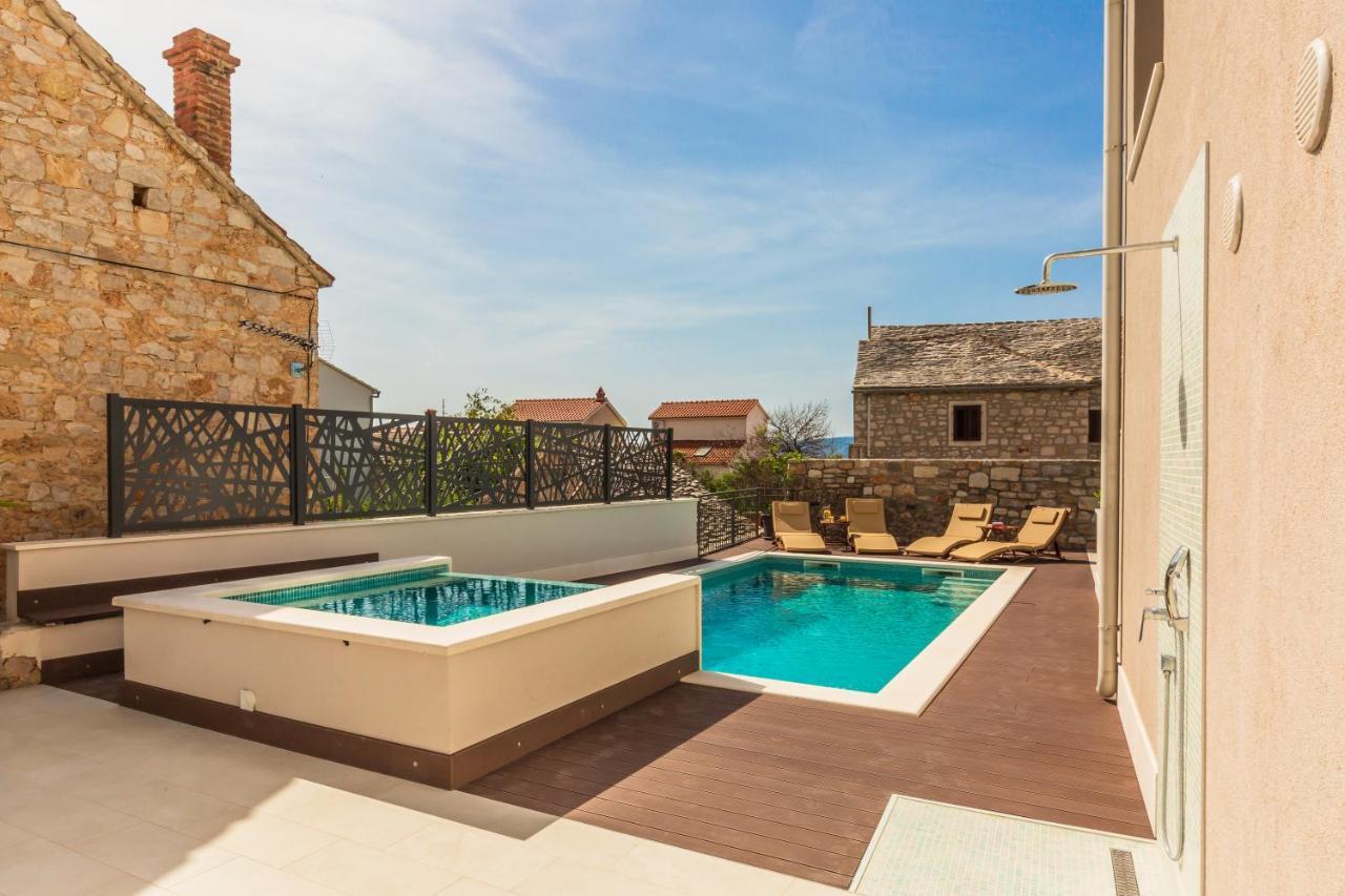 Summer Apartment