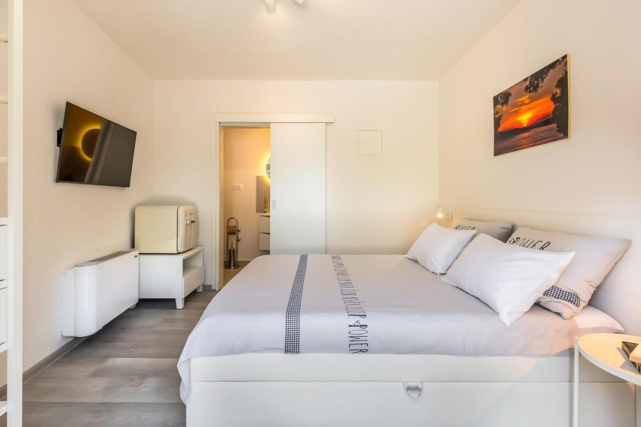 Summer Apartment Bol